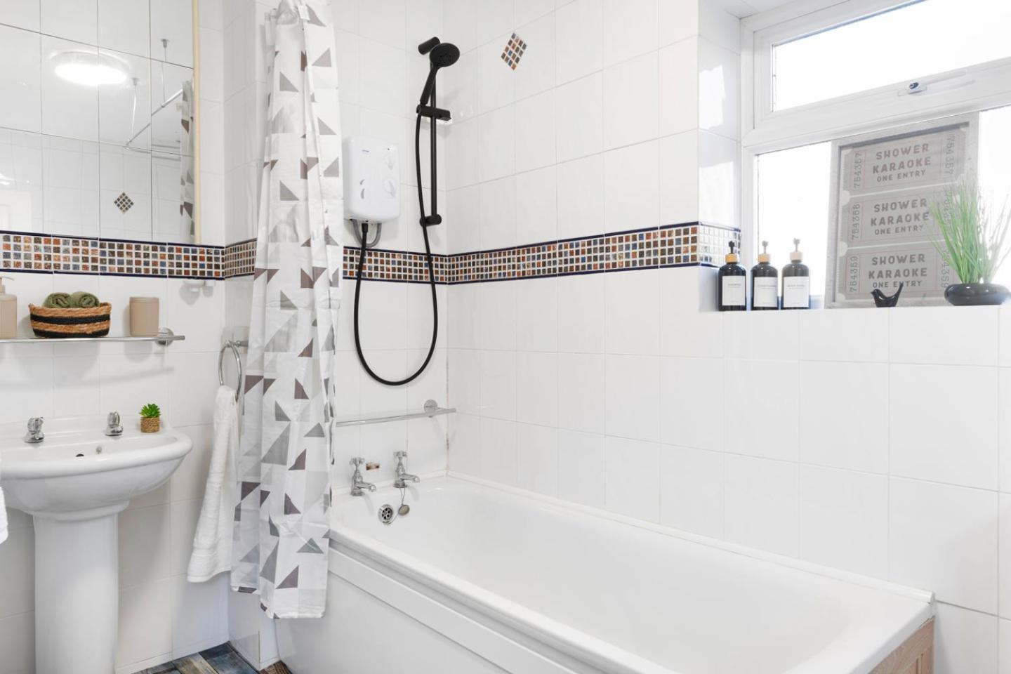 3 Bedroom House - Well Presented - Spacious - Flexible Check In - Free Parking Nottingham Dış mekan fotoğraf